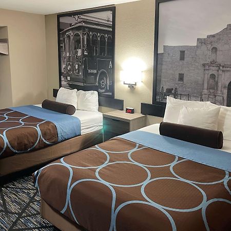 מלון Super 8 By Wyndham San Antonio Downtown Ne מראה חיצוני תמונה