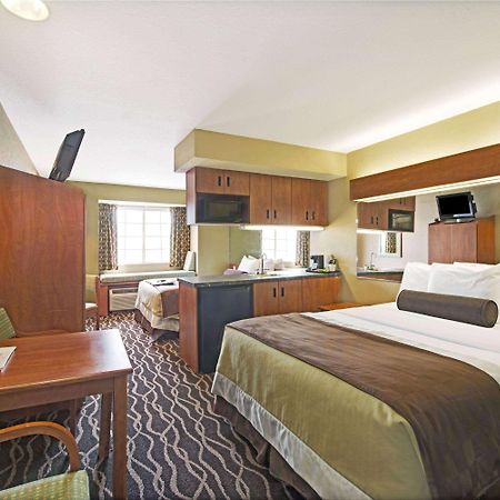 מלון Super 8 By Wyndham San Antonio Downtown Ne מראה חיצוני תמונה