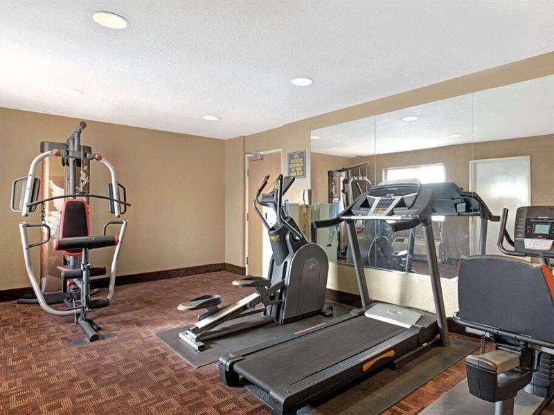 מלון Super 8 By Wyndham San Antonio Downtown Ne מראה חיצוני תמונה