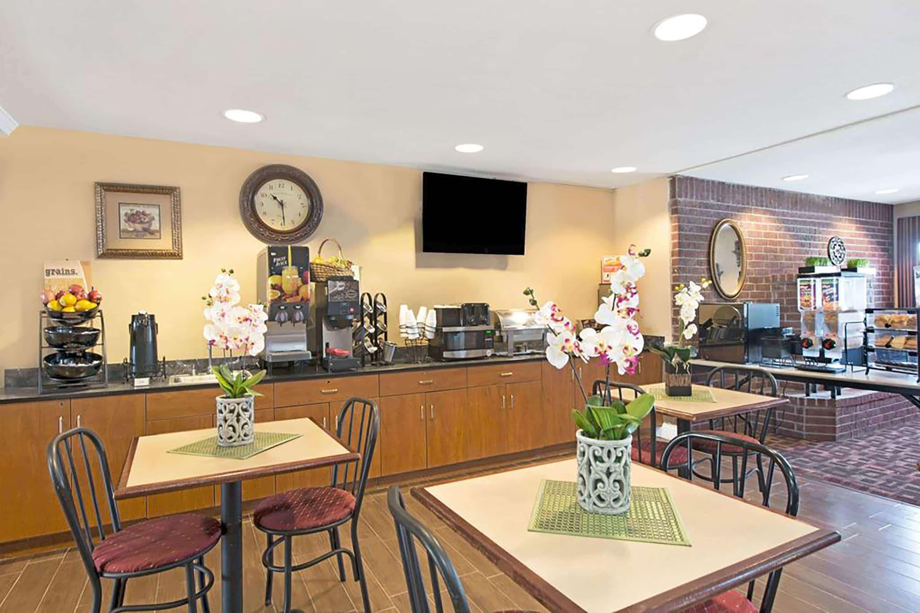 מלון Super 8 By Wyndham San Antonio Downtown Ne מראה חיצוני תמונה
