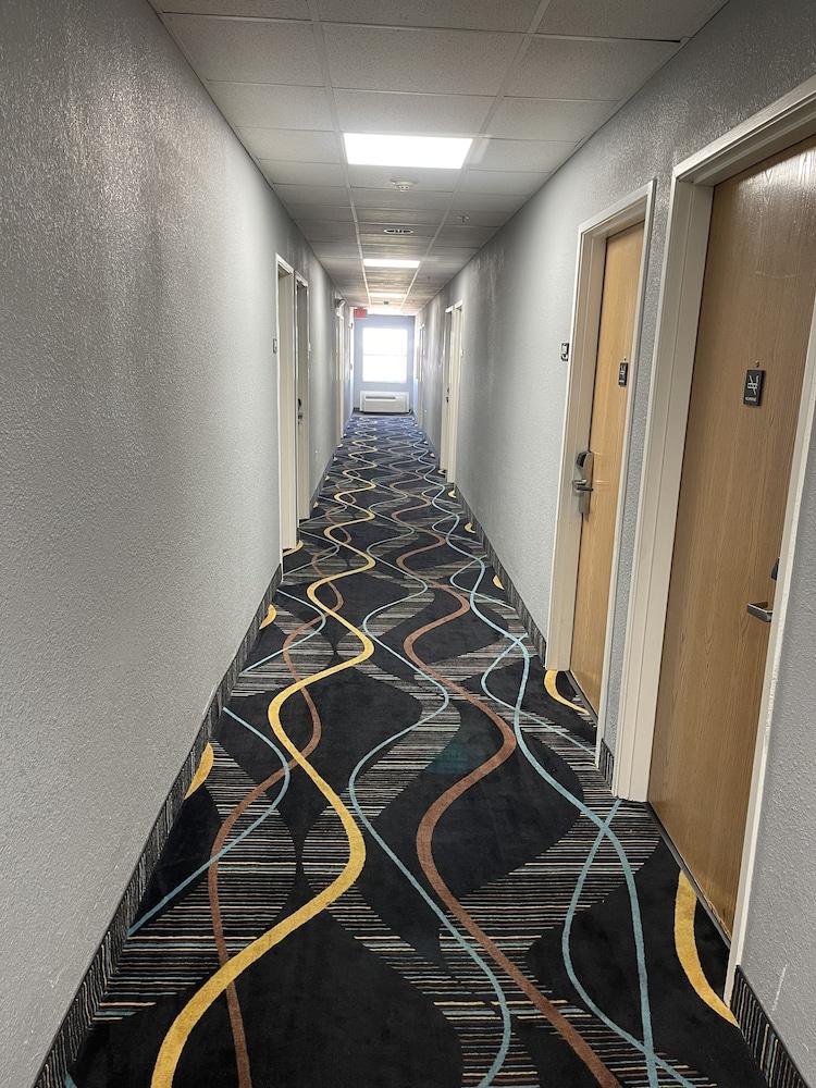 מלון Super 8 By Wyndham San Antonio Downtown Ne מראה חיצוני תמונה