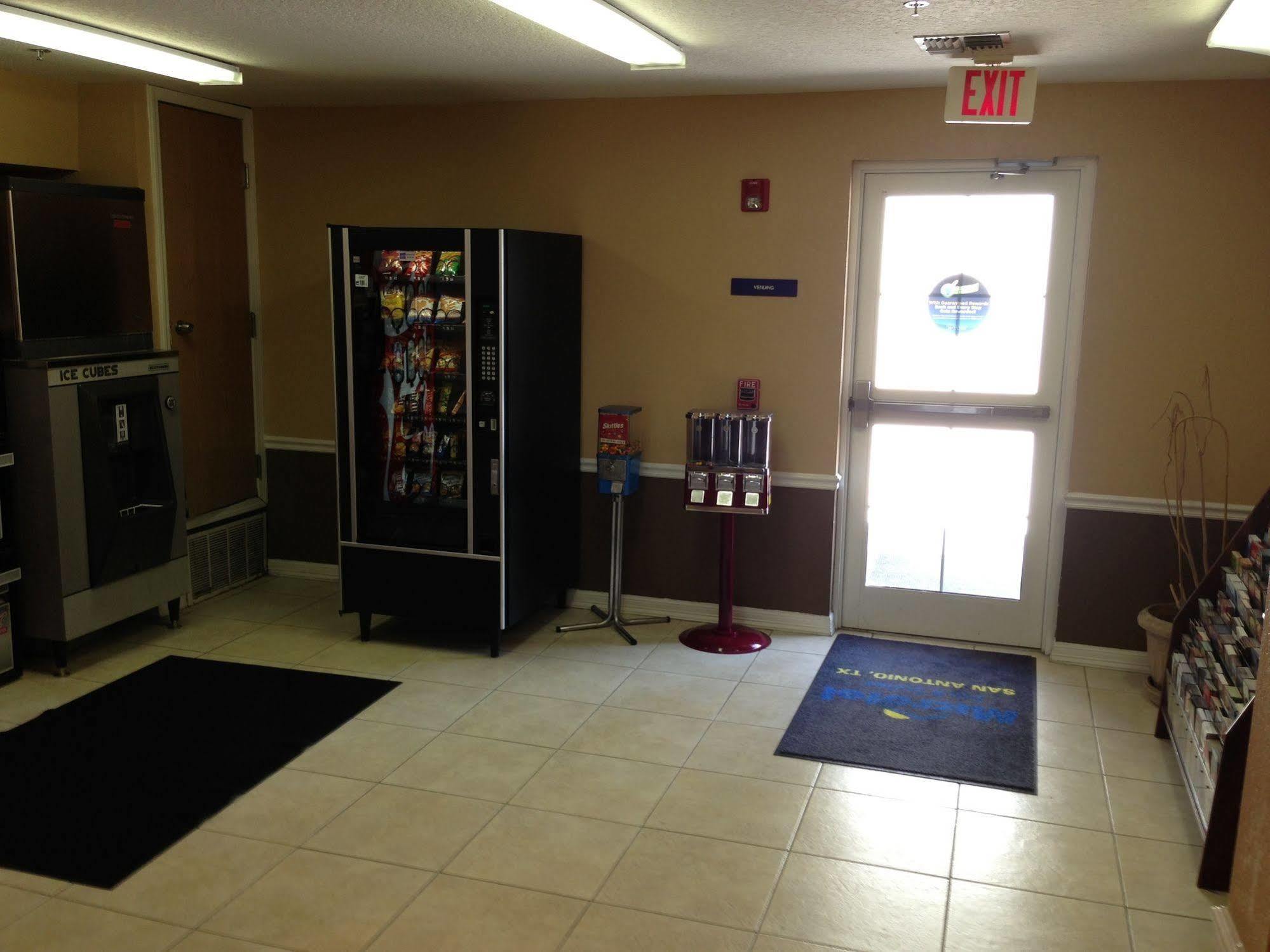 מלון Super 8 By Wyndham San Antonio Downtown Ne מראה חיצוני תמונה