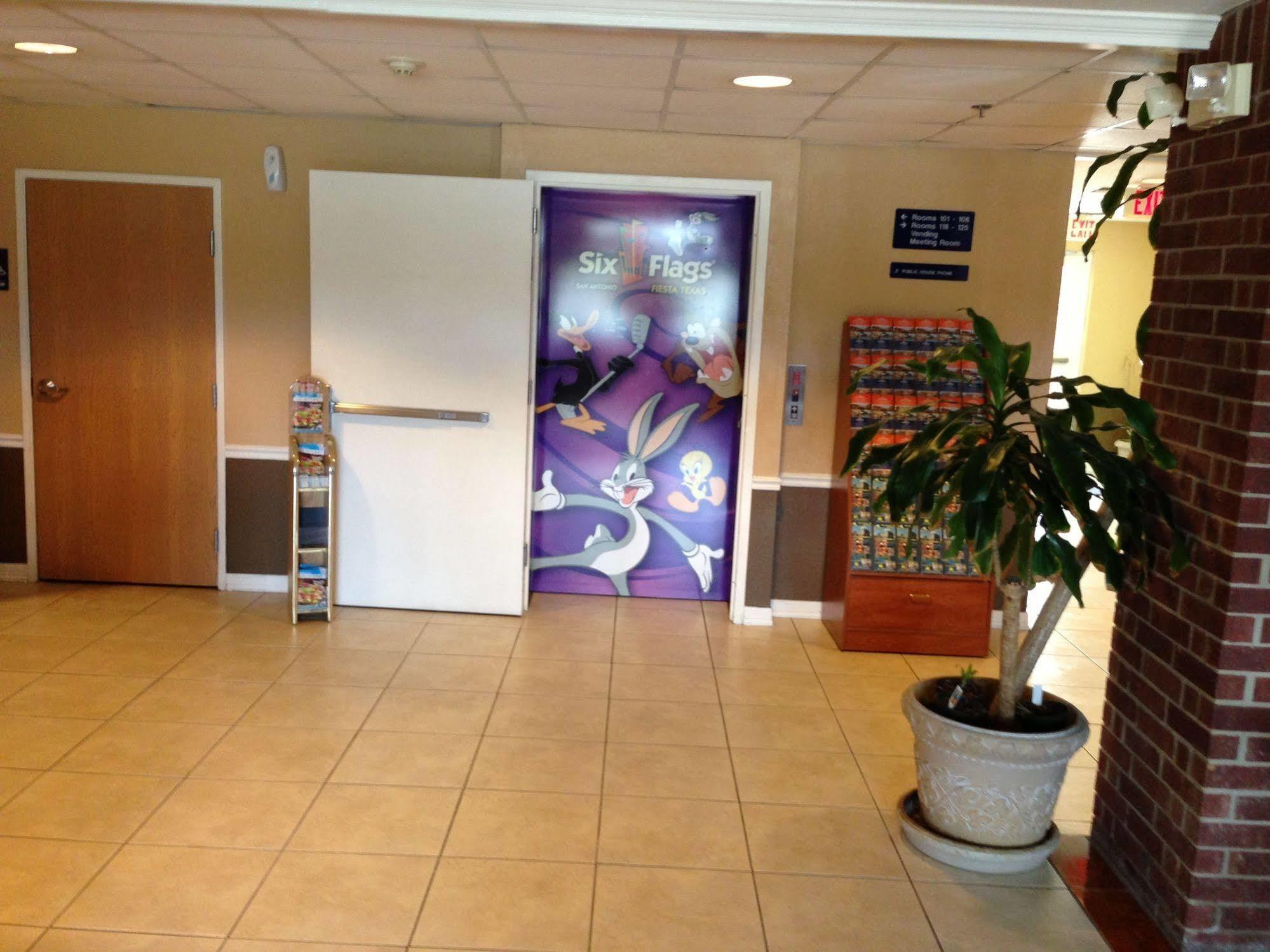 מלון Super 8 By Wyndham San Antonio Downtown Ne מראה חיצוני תמונה