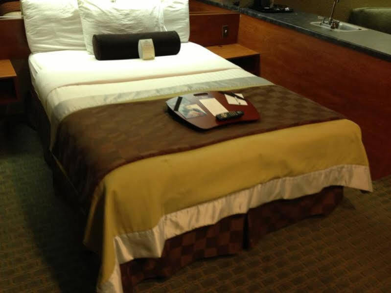 מלון Super 8 By Wyndham San Antonio Downtown Ne מראה חיצוני תמונה