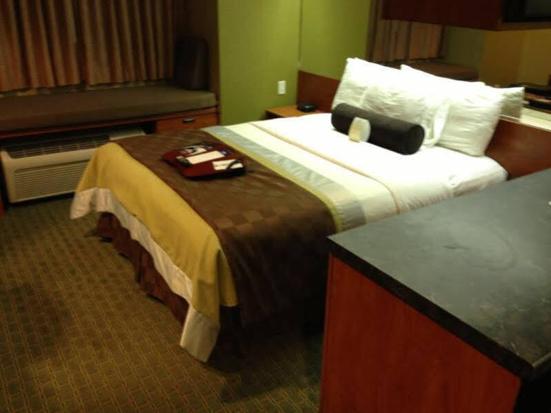 מלון Super 8 By Wyndham San Antonio Downtown Ne מראה חיצוני תמונה